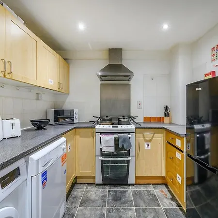 Ra1gh- Cosy, Free Parking & Fast Wi-fi *