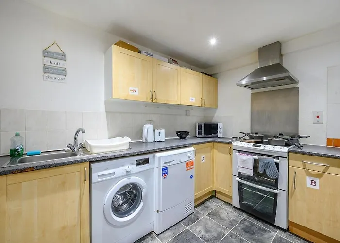 Ra1gh- Cosy, Free Parking & Fast Wi-fi *