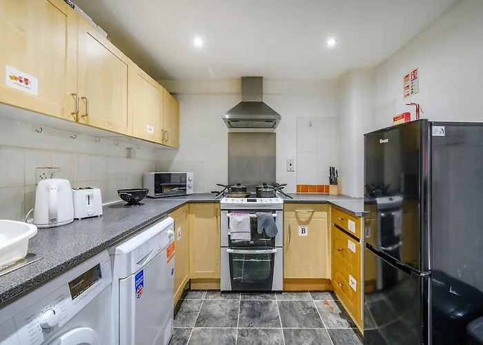 Ra1gh- Cosy, Free Parking & Fast Wi-fi *