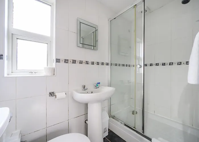 Ra1gh- Cosy, Free Parking & Fast Wi-fi * Leeds (West Yorkshire)